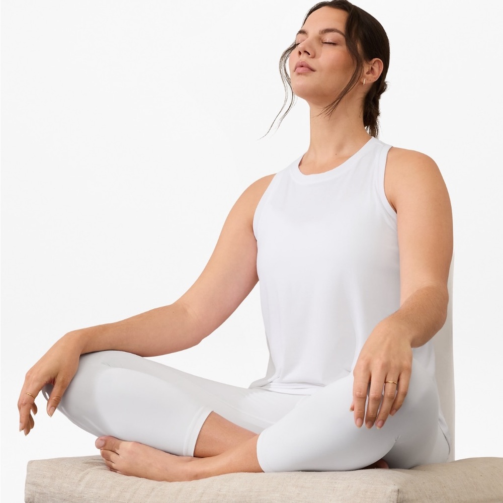 Athleta NWT White Ease In Tank Size Medium